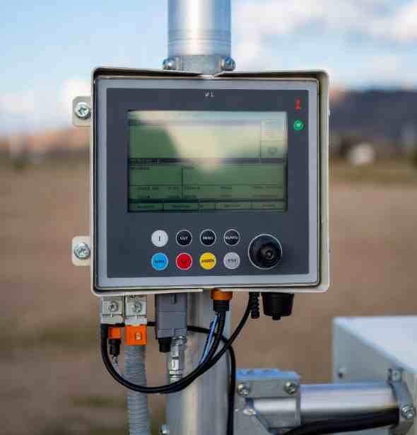 TIANMA天马工业液晶屏在光伏逆变器户外显示中的应用解决方案